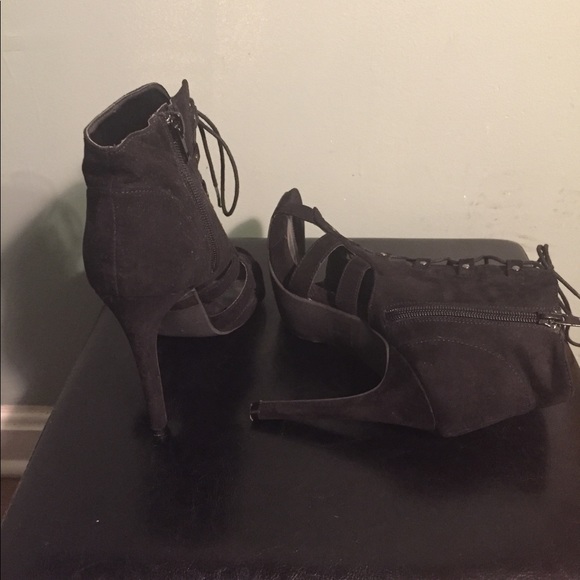 Back heels - Picture 2 of 3